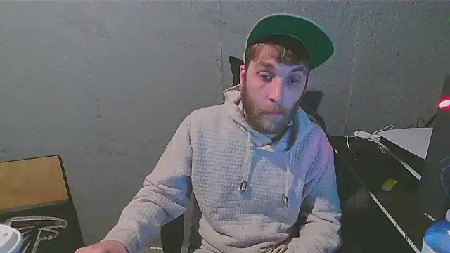 Snapshot of Superoz77 chatting on December 6, 2024, 5:14 am Superoz77 online show from December 6, 2024, 5:14 am