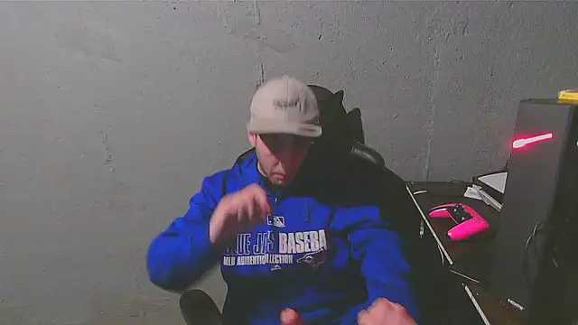 Snapshot of Superoz77 chatting on January 28, 2025, 5:32 am Superoz77 online show from January 28, 2025, 5:32 am