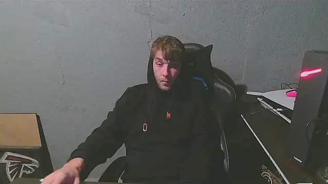 Snapshot of Superoz77 chatting on December 23, 2024, 6:33 am Superoz77 online show from December 23, 2024, 6:33 am