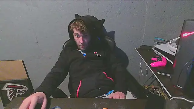 Snapshot of Superoz77 chatting on January 1, 2025, 6:26 am Superoz77 online show from January 1, 2025, 6:26 am