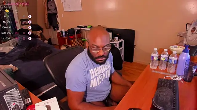 Snapshot of MrChuckDailyXXX chatting on February 8, 2025, 12:17 pm MrChuckDailyXXX online show from February 8, 2025, 12:17 pm
