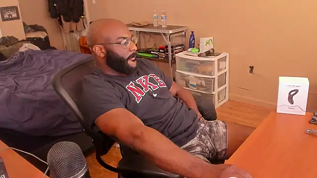 Snapshot of MrChuckDailyXXX chatting on January 4, 2025, 4:11 pm MrChuckDailyXXX online show from January 4, 2025, 4:11 pm