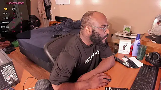 Snapshot of MrChuckDailyXXX chatting on March 17, 2025, 1:46 am MrChuckDailyXXX online show from March 17, 2025, 1:46 am