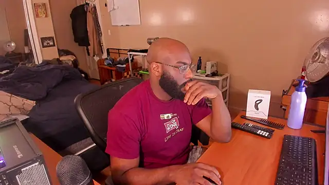 Snapshot of MrChuckDailyXXX chatting on January 6, 2025, 6:14 am MrChuckDailyXXX online show from January 6, 2025, 6:14 am