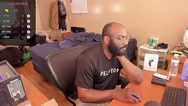 Snapshot of MrChuckDailyXXX chatting on March 21, 2025, 1:12 pm MrChuckDailyXXX online show from March 21, 2025, 1:12 pm