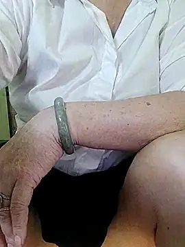 Snapshot of Hangem111 chatting on March 7, 2026, 2:40 am Hangem111 online show from March 7, 2026, 2:40 am