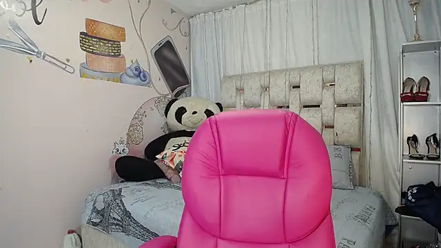 EMMA SWEETT1 online show from January 12, 2026, 12:45 pm