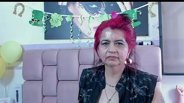 Snapshot of RoxetteMature chatting on March 21, 2025, 6:40 pm RoxetteMature online show from March 21, 2025, 6:40 pm