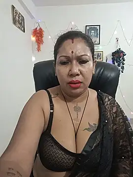 Snapshot of YOUR_LOVELY-40 chatting on August 8, 2026, 8:05 pm YOUR LOVELY-40 online show from August 8, 2026, 8:05 pm