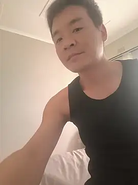 kisstoyousoon2024 online show from November 7, 2025, 12:21 pm