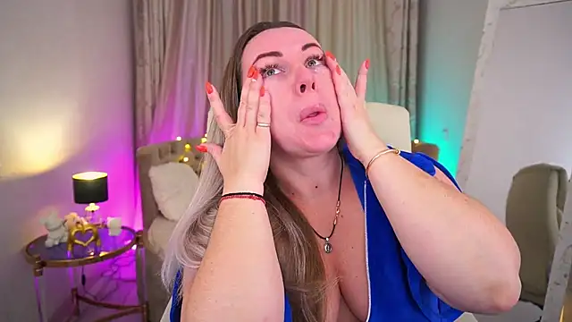 KiraCandyS online show from May 11, 2026, 8:39 pm