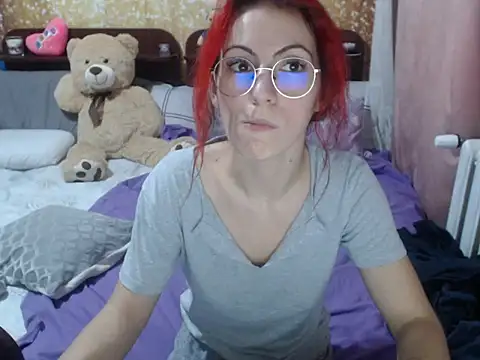 Snapshot of Emmatoo chatting on March 7, 2025, 10:35 am Emmatoo online show from March 7, 2025, 10:35 am