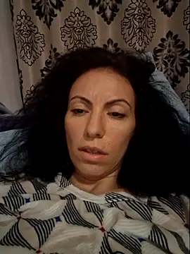 Emmatoo online show from April 4, 2026, 10:27 pm