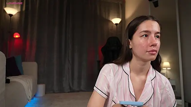 Amely Young online show from October 5, 2025, 2:13 am