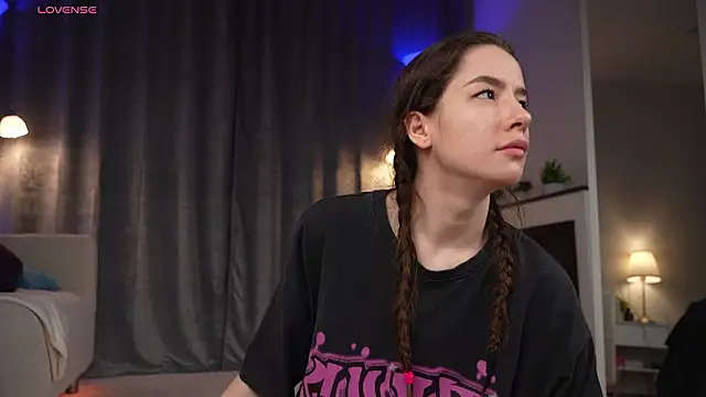 Amely Young online show from February 12, 2026, 2:22 am