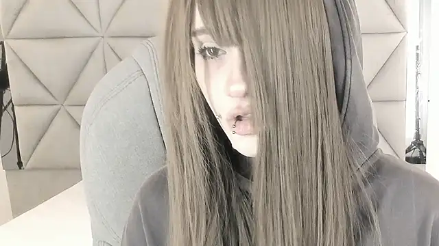 Snapshot of celestica_rose chatting on April 15, 2026, 10:10 pm celestica rose online show from April 15, 2026, 10:10 pm