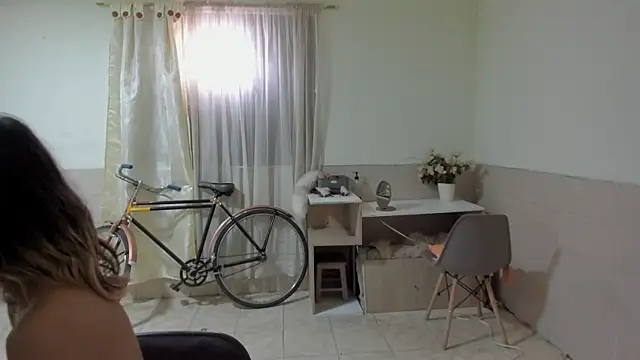 Snapshot of linnie_ chatting on October 29, 2025, 4:28 pm linnie online show from October 29, 2025, 4:28 pm