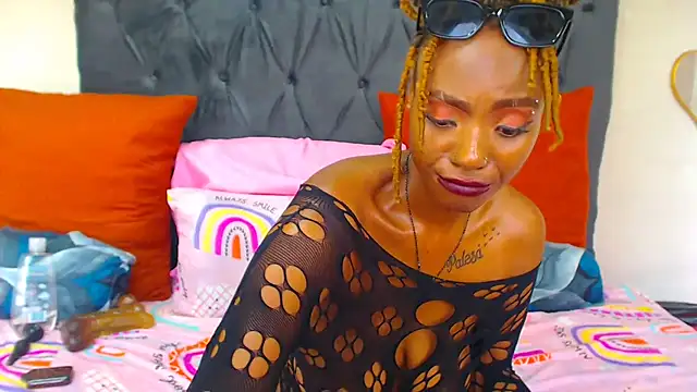 Snapshot of SAVAGExBOO chatting on February 25, 2025, 6:03 am SAVAGExBOO online show from February 25, 2025, 6:03 am