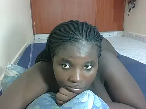 hotebbbyy online show from April 6, 2026, 6:09 pm