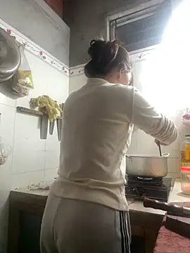 Hellen 111 online show from November 2, 2025, 11:04 am