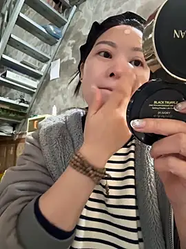 Hellen 111 online show from November 25, 2025, 4:46 am