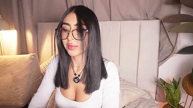 Sara albrecht online show from March 10, 2026, 3:32 am