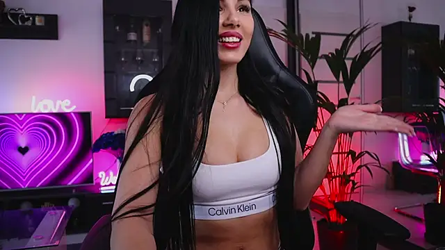 Snapshot of Beauty_Anne chatting on April 6, 2026, 6:14 am Beauty Anne online show from April 6, 2026, 6:14 am