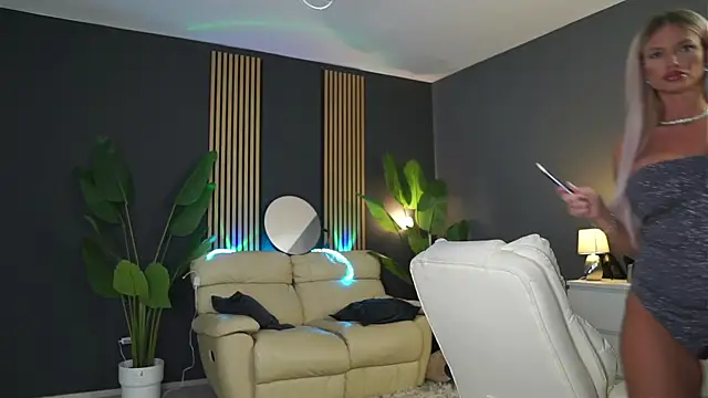 Snapshot of SweetBlondy35 chatting on March 16, 2026, 7:16 pm SweetBlondy35 online show from March 16, 2026, 7:16 pm