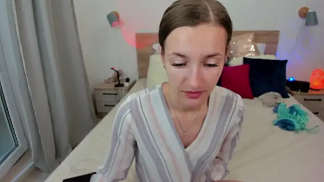 KateRedgar online show from September 8, 2025, 3:44 pm