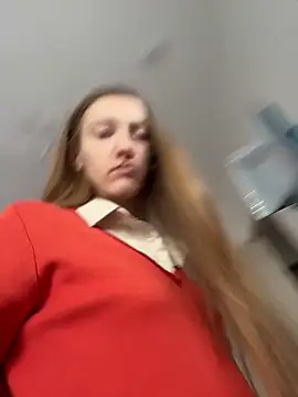 KateRedgar online show from April 8, 2026, 1:56 pm