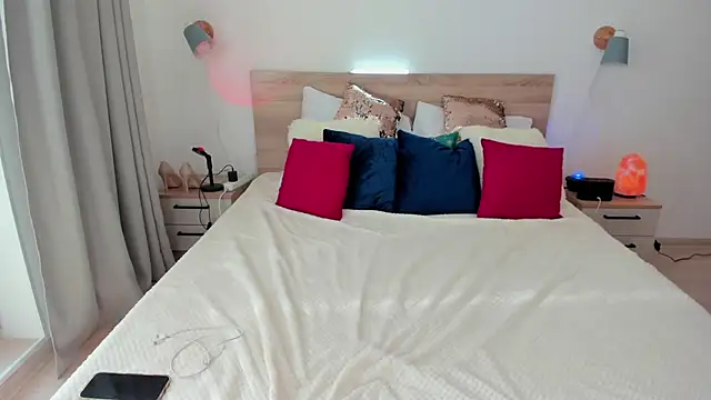 KateRedgar online show from October 3, 2025, 8:16 am