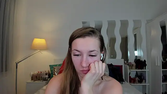 KateRedgar online show from March 10, 2025, 4:46 pm