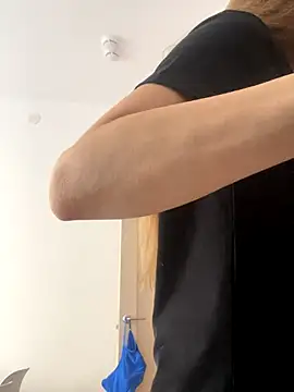 KateRedgar online show from September 12, 2025, 2:17 pm