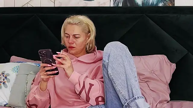 tanyagrey online show from March 10, 2026, 6:50 am