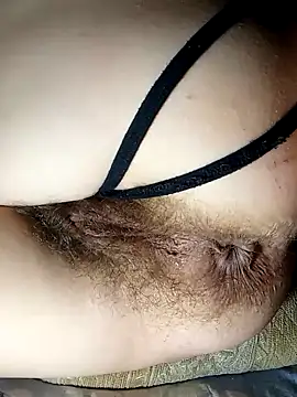 Snapshot of Holly_Bette chatting on March 12, 2025, 7:14 pm Holly Bette online show from March 12, 2025, 7:14 pm