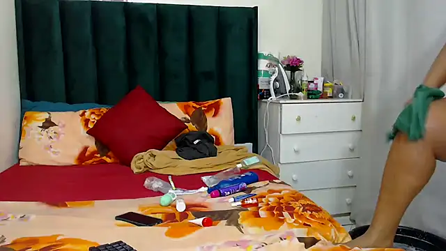 GaggingQueenxx online show from November 26, 2025, 1:33 pm