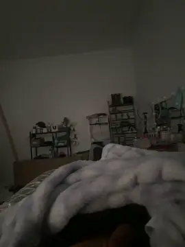 AdrianUquillas online show from April 9, 2026, 4:02 pm