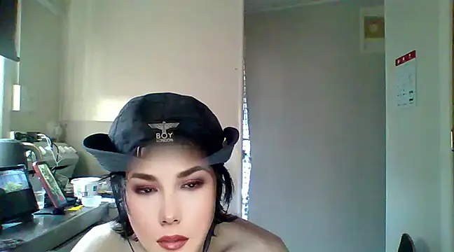 Snapshot of Ramenboi69 chatting on December 10, 2024, 6:54 am Ramenboi69 online show from December 10, 2024, 6:54 am