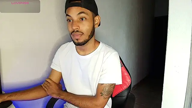 Snapshot of colinbrown chatting on February 14, 2026, 12:27 pm colinbrown online show from February 14, 2026, 12:27 pm