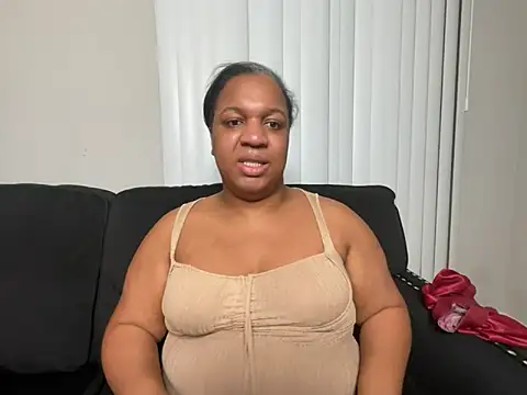 Snapshot of Badgirlbrittt chatting on January 18, 2025, 12:13 am Badgirlbrittt online show from January 18, 2025, 12:13 am