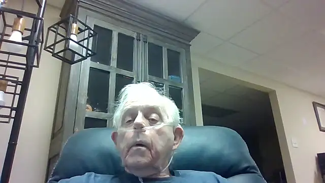 Snapshot of bootlegmanz chatting on March 1, 2026, 8:09 pm bootlegmanz online show from March 1, 2026, 8:09 pm