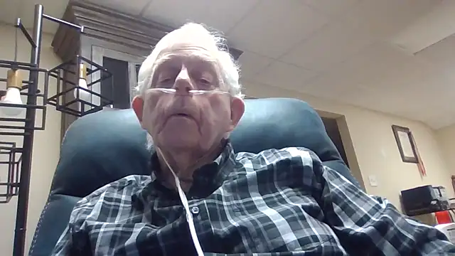 Snapshot of bootlegmanz chatting on February 8, 2026, 3:10 pm bootlegmanz online show from February 8, 2026, 3:10 pm