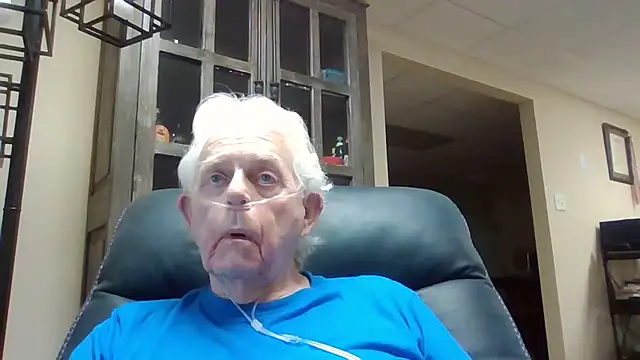 Snapshot of bootlegmanz chatting on April 15, 2026, 8:53 pm bootlegmanz online show from April 15, 2026, 8:53 pm