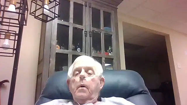 Snapshot of bootlegmanz chatting on February 16, 2026, 11:13 pm bootlegmanz online show from February 16, 2026, 11:13 pm