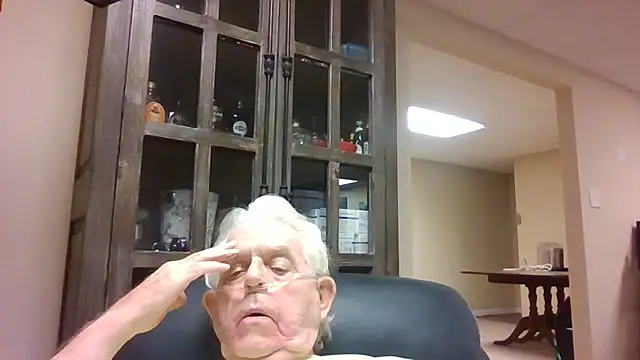 Snapshot of bootlegmanz chatting on April 10, 2026, 2:24 pm bootlegmanz online show from April 10, 2026, 2:24 pm