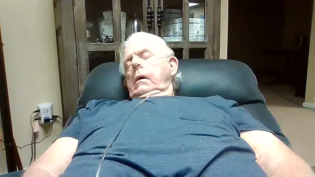 Snapshot of bootlegmanz chatting on April 14, 2026, 12:15 am bootlegmanz online show from April 14, 2026, 12:15 am