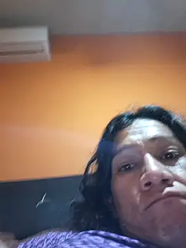 miicheele32 online show from November 21, 2025, 8:13 am