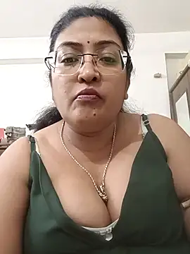 Snapshot of LAVERNIYA_ chatting on November 30, 2025, 1:12 pm LAVERNIYA online show from November 30, 2025, 1:12 pm