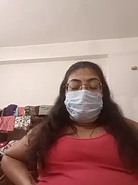 Snapshot of LAVERNIYA_ chatting on November 25, 2025, 11:10 am LAVERNIYA online show from November 25, 2025, 11:10 am