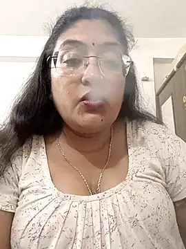 Snapshot of LAVERNIYA_ chatting on December 1, 2025, 3:02 pm LAVERNIYA online show from December 1, 2025, 3:02 pm